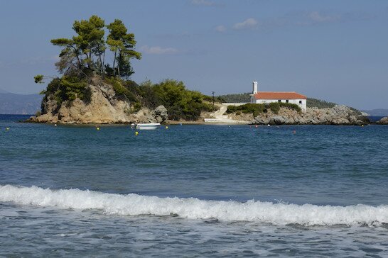 16_Kerkje_op_eiland_en_zee