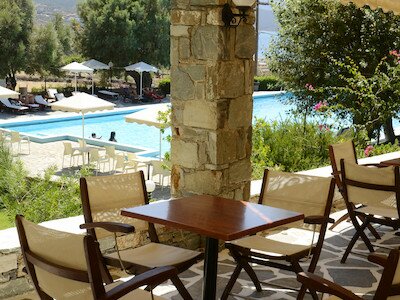 Blue_Sea_hotel_buitenaanzicht_Samos