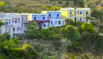 18._THE_HOTEL_WITH_THE_FRONT_GARDEN