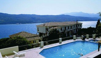 Anthemis_zwembad_Samos_stad