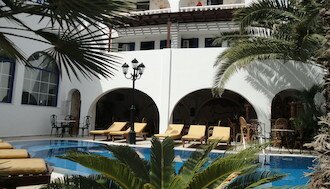 Black_Sand_Beach_-_Prinos_Reizen